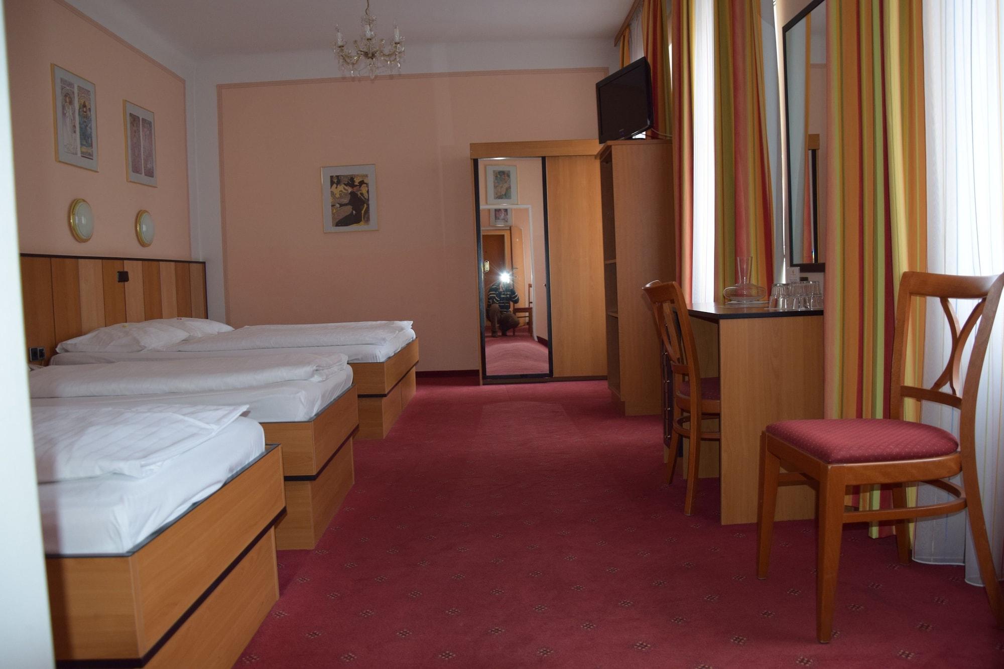 Garten- Und Kunsthotel Gabriel City Vienna Esterno foto