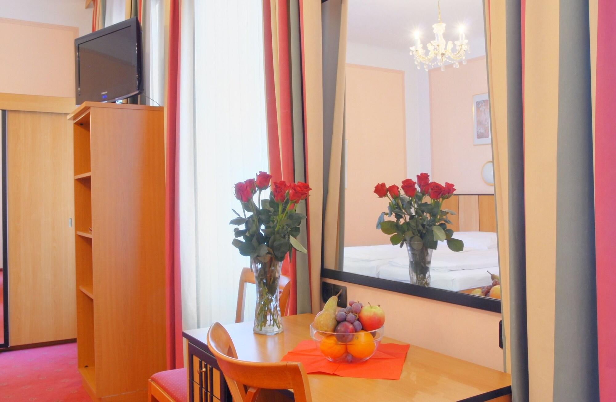 Garten- Und Kunsthotel Gabriel City Vienna Esterno foto