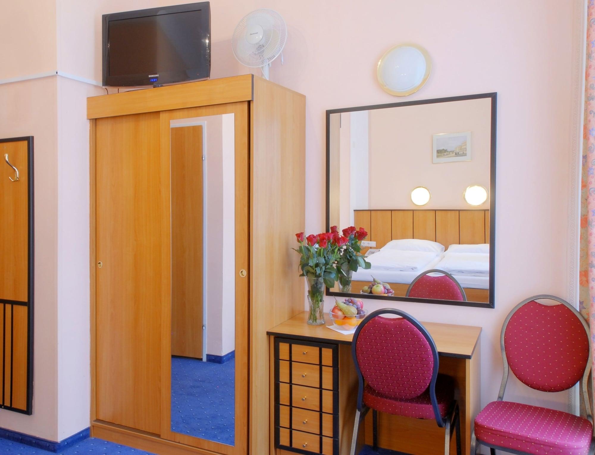 Garten- Und Kunsthotel Gabriel City Vienna Esterno foto